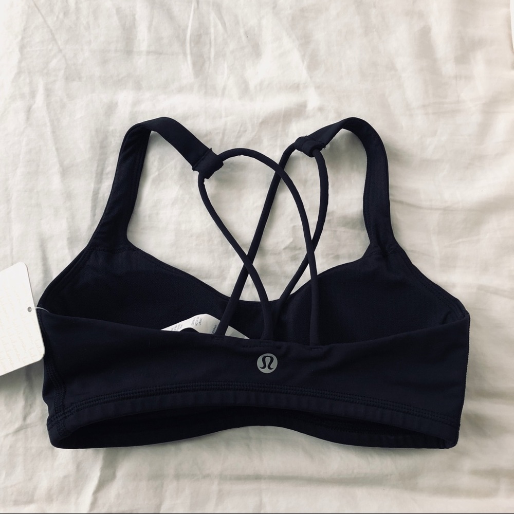 Cross back Lululemon sports bra (SIZE: 2)